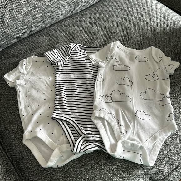 Set of 3 Baby Gap Organic Onesies, Size 3-6 months - Picture 1 of 2